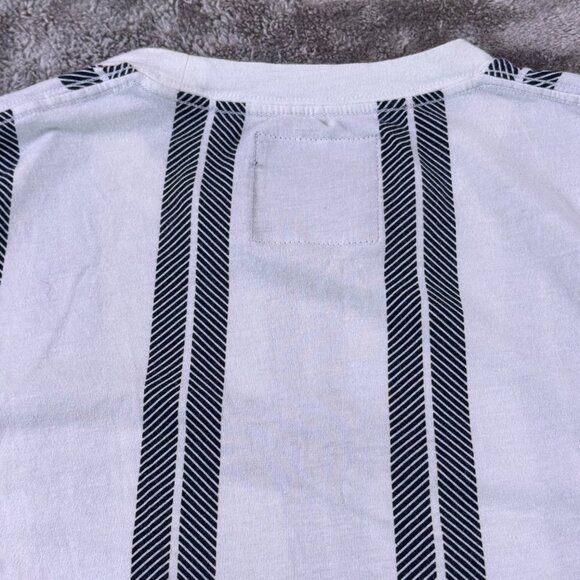 Hollister Men's Vertical Stripe L Logo Tee - Picture 4 of 5